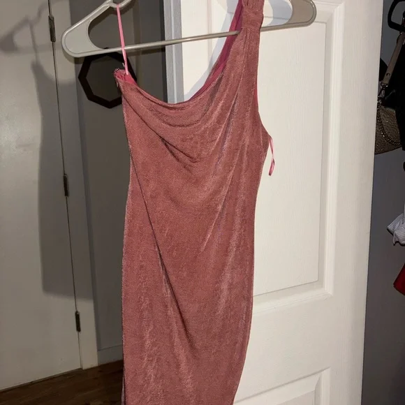 Elegant Pink One-Shoulder Dress - Picture 2 of 4